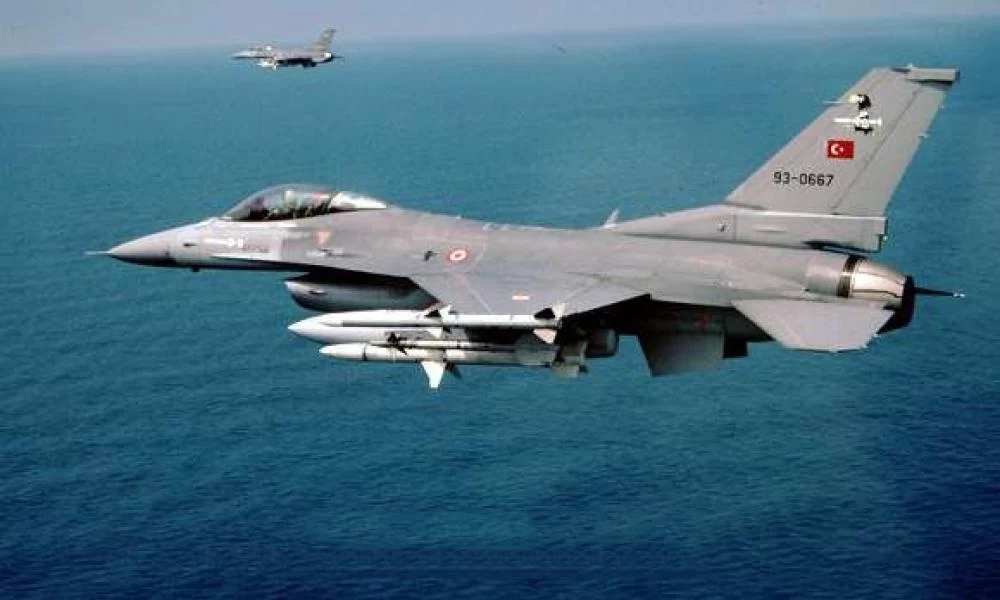 Αιγαίο: 9 παραβιάσεις και 2 εμπλοκές από τουρκιά αεροσκάφη